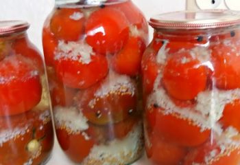 Как мариновать помидоры с чесноком