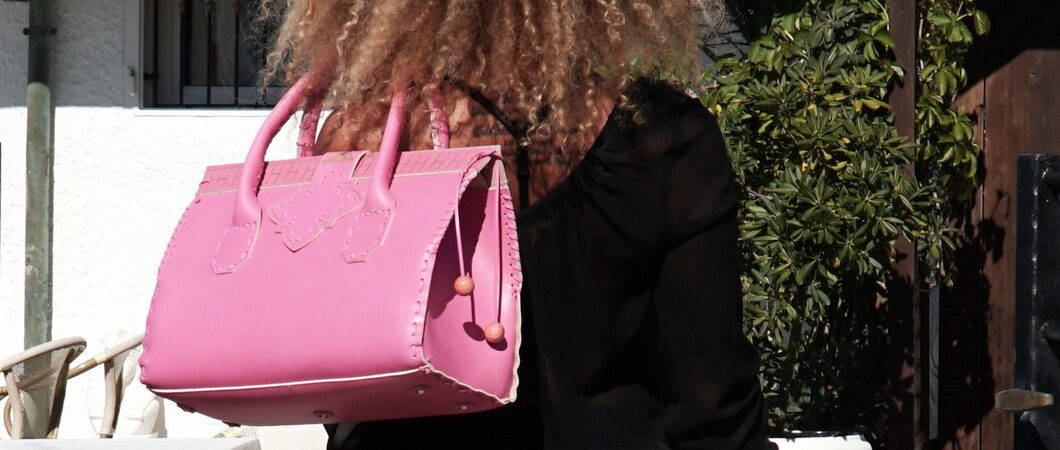 Женские сумки розового цвета