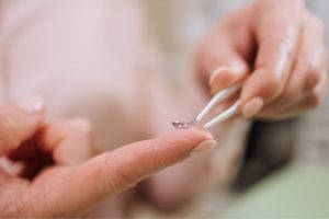 Однодневные или двухнедельные контактные линзы: какие лучше выбрать?