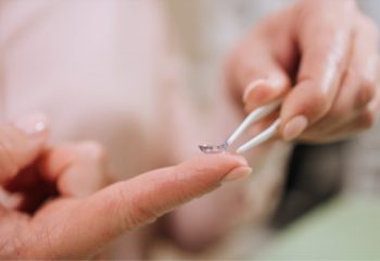 Однодневные или двухнедельные контактные линзы: какие лучше выбрать?
